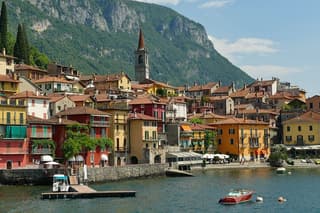 Shared boat tour from Varenna