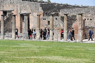 Skip the Line Pompeii Half Day Tour with a local Guide