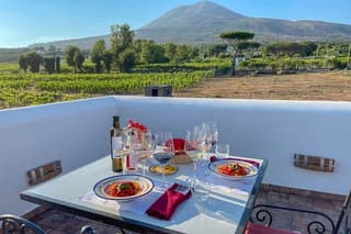 Private tour to Pompeii and winery