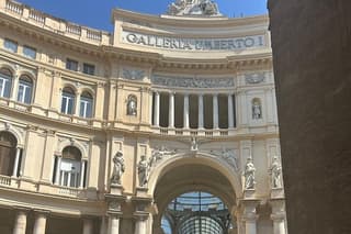 Experience Naples with the Eyes of a Napocolombian on a Walking Tour