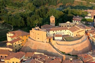 Romantic Tuscany: Pisa, Artisan Pasta & Winery Lunch from Livorno