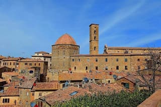 Volterra & San Gimignano:Tour, Lunch & Chianti Wine Tasting