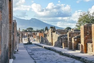 Pompeii Ruins & Amalfi Coast: Ravello and Vietri Day Tour