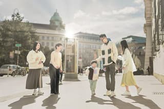 Families sightseeing photo shoot Prague