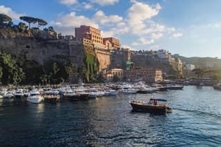 Private Sorrento Coast 2-Hour Boat Tour with limoncello