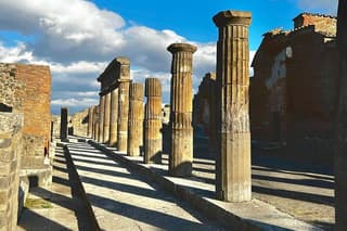 Pompeii 2h Small-Group Tour with Expert Archaeologist