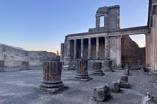 Small Group Sunset Tour of Pompeii with Archaeologist Guide