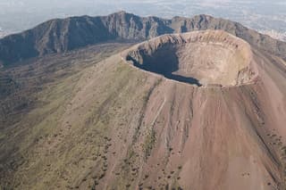 Vesuvio Gran cono + Wine Tasting & Lunch + Transfer from Naples
