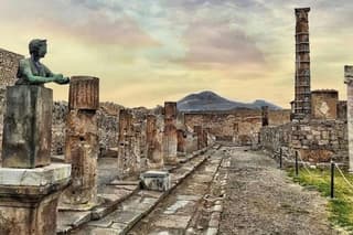 Pompeii & Amalfi Coast Escape: Private Full-Day Tour from Naples