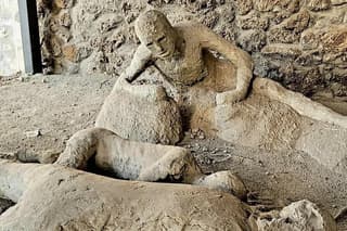 Visit Pompeii bus roundtrip with ticket