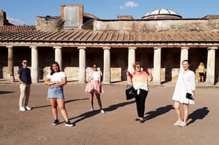 Play and Explore Ancient Pompeii Guided Treasure Hunt