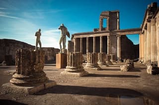 Private Pompei&Wine Tour with lunch,8 wines,sommelier & transport