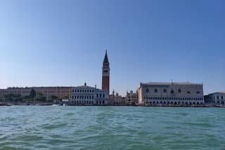 Private boat tour from Chioggia to Venice with Glassfactory visit