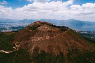 From Naples to Vesuvius: Bus, Ticket and Smart Audio Guide
