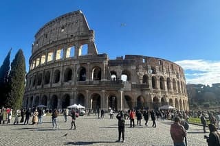 From Florence to Rome: Transfer with stops in Arezzo e Cortona