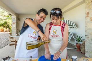 Olive Oil Tasting & Focaccia Class in Perugia's Countryside