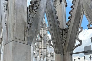 Duomo skips the line with a guide