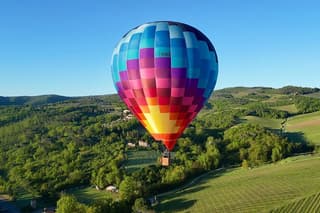 Sunrise Balloon Flight over Tuscany with Breakfast and Photos
