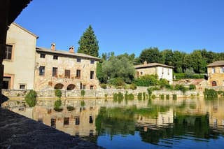 San Quirico Tour: Medieval Streets, Gardens & Tuscan Views