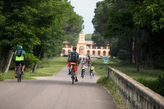 Pisa: Self-Guided Bike Tour – Culture, Nature & Sea