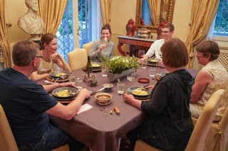 Bologna: exclusive home restaurant dinner with wine expert