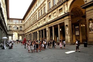 Piazzale Uffizi Gallery The Experience