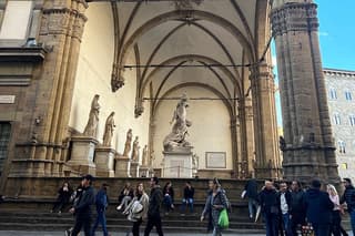 Florence Small-Group Walking Tour with Tuscan Gourmet Aperitif