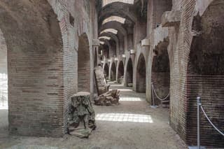 Tour of Pozzuoli Flavian Amphitheatre Rione Terra and Macellum