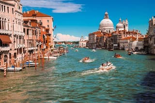 Venice and the Dolomites 6 Day Mini Coach Tour from Milan