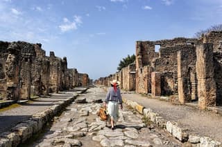 Family Adventure: Roundtrip from Naples or Sorrento to Pompeii