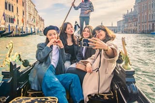 Venice Gondola Ride: 30-Minute Classic Canal Experience