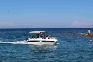 Boat tour of the Polignano a Mare caves with aperitif