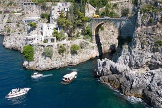 Half-Day Private Amalfi Coast Boat Tour in Classic Gozzo