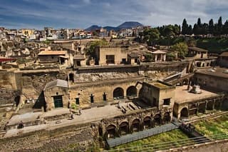Pompeii, Herculaneum, Vesuvius Hike Small-Group Tour from Naples