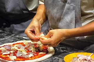 Shared Pizza Making Experience in Rome