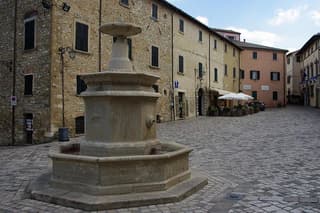 Discover San Leo: Italy’s Dramatic Cliffside Citadel