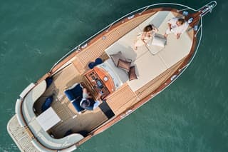 Luxury Boat Tour to Murano & Burano with Private Local Guide (4h)