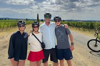 MONTERIGGIONI: Private Luxury E-Bike Tour with Lunch&Wine Pairing