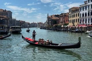 Private Gondola with Private Walking Tour In Heart of Venice