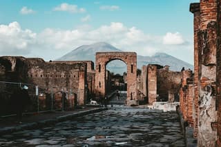Premium Private Tour of Pompeii and Vesuvius with Mercedes