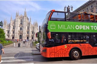 Milan Open Bus Sightseeing Tour with Audio Guide