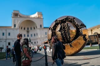 Vatican Museums and Sistine Chapel Tour with Access to St. Peters