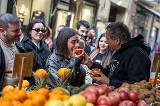 Healthy Vegetarian Street Food Tour in Naples