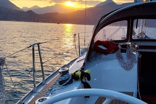 Lake Como Private 2-hour Sailing Tour with Aperitif & Villa Melzi