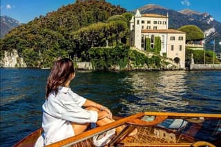 2h Tour with Vintage Wooden Boat on Lake Como