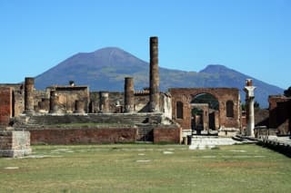 Pompeii: Guided Tour with Local Archaeologist