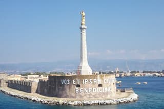 Private Accessible 6 Hour Tour to Sicily in Taormina and Messina