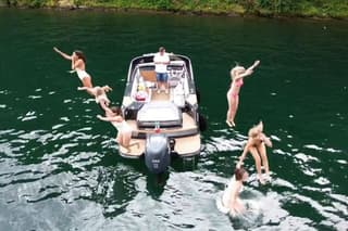 Lake Como: Private Express Boat Tour to Bellagio & Wine
