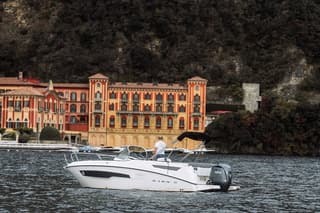 Lake Como : Exclusive Private Boat Tour with Prosecco