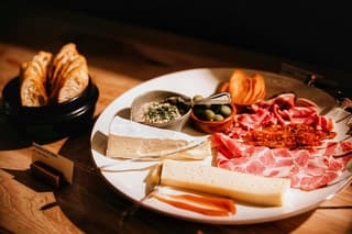 Milan Private Food Tasting, Duomo & Hidden Gems Tour